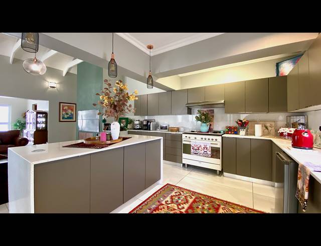 3 BEDROOM FREEHOLD FOR SALE IN PORT OWEN